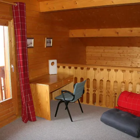 Chalet A Montalbert: 3 Chambres, Mezzanine, Cheminee, Cuisine Equipee, Parking - Fr-1-755-7
