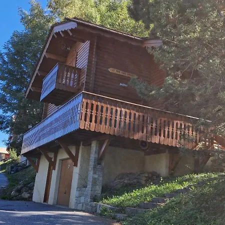 Chalet A Montalbert: 3 Chambres, Mezzanine, Cheminee, Cuisine Equipee, Parking - Fr-1-755-7 *